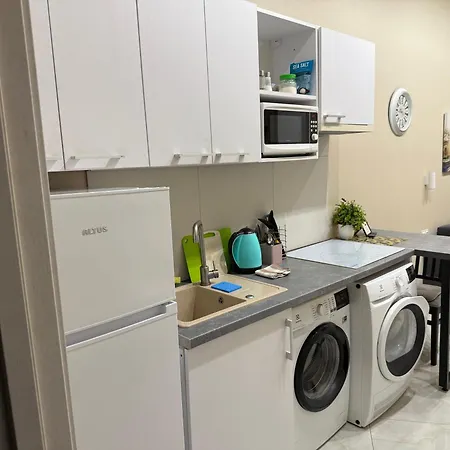 біля оперного театру2 *