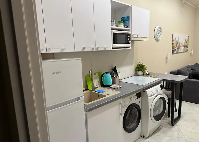 біля оперного театру2 *